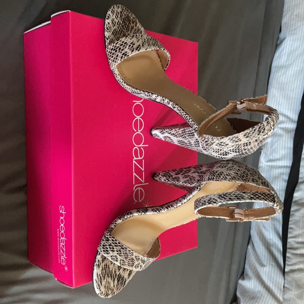 Beautiful Leopard open toe heals - Picture 3 of 7